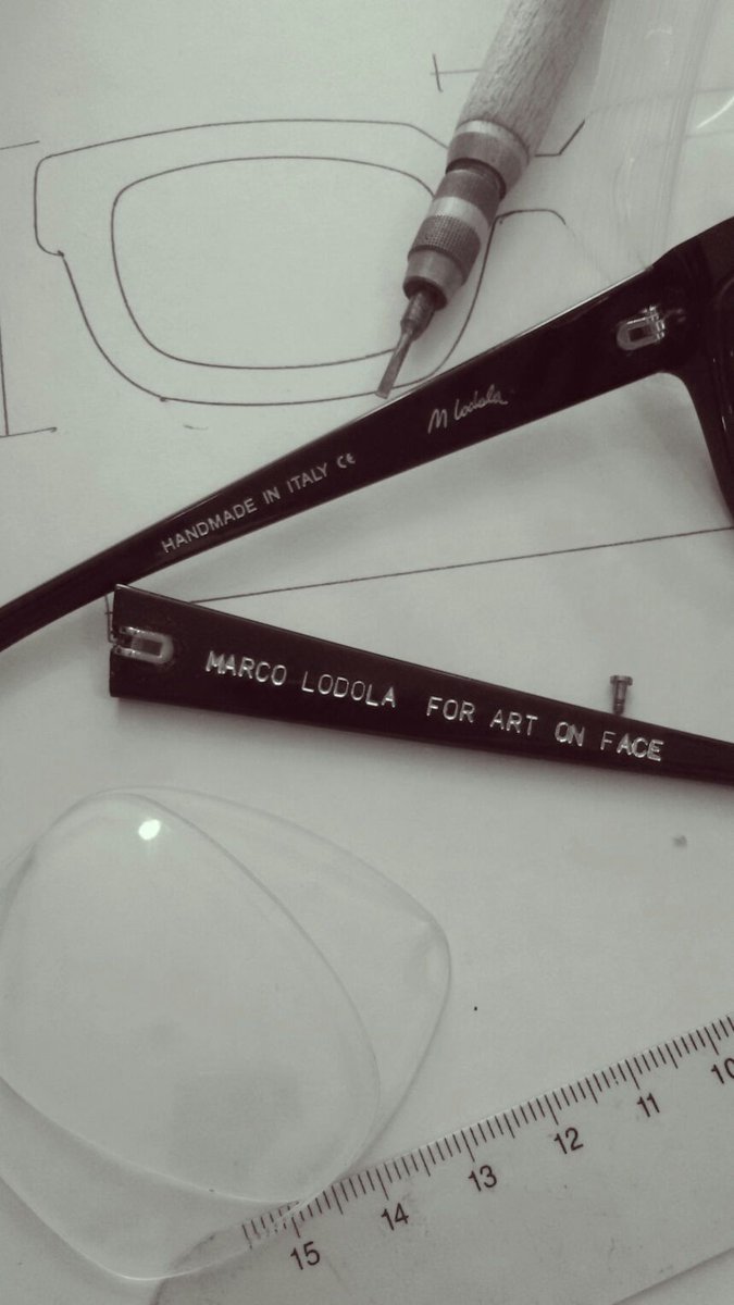 artonface1's tweet photo. Un nuovo concetto di occhiali:
portare sul viso un multiplo d'arte numerato e firmato da artisti contemporanei. Solo 300 esemplari al mondo. https://t.co/v0mTqxhacs