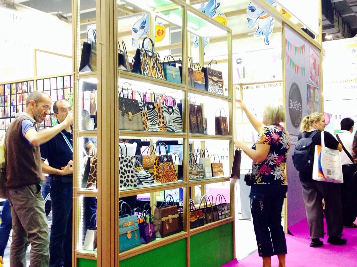 EndlessGreeting's tweet photo. Welcome to attend the Canton Fair next year. #CantonFair #Guangzhou #Exhibition #TradeShow #EndlessGreeting https://t.co/yKBA3GMqnK