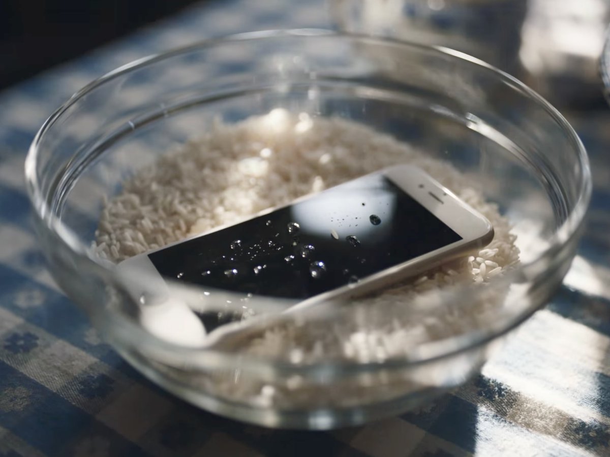 TechMindsets's tweet image. New Samsung ad attacks Apple for 10 years of inferior iPhones dlvr.it/PzSsM7