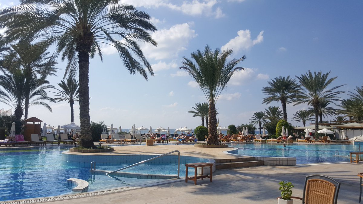 buzman007's tweet photo. #thesunnyday well todays the day the sun has got it's hat on  hip hip horray beautiful day potters bowls Athena Cyprus big quiz tonight ! https://t.co/bZrVE2phEE