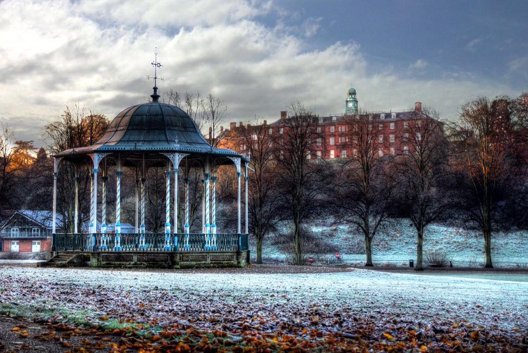 AtShrewsbury's tweet photo. It’s a #frosty start to your #Monday today! It’s time to dig out your hats, gloves and scarves! Have a great day everyone!✨ ❄️ .
#Shrewsbury #Shropshire #AtShrewsbury https://t.co/OxIs900XAl