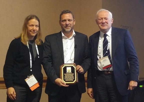 Felix Kollmer receives Peter M. A. Sherwood Mid-Career Professional Award
