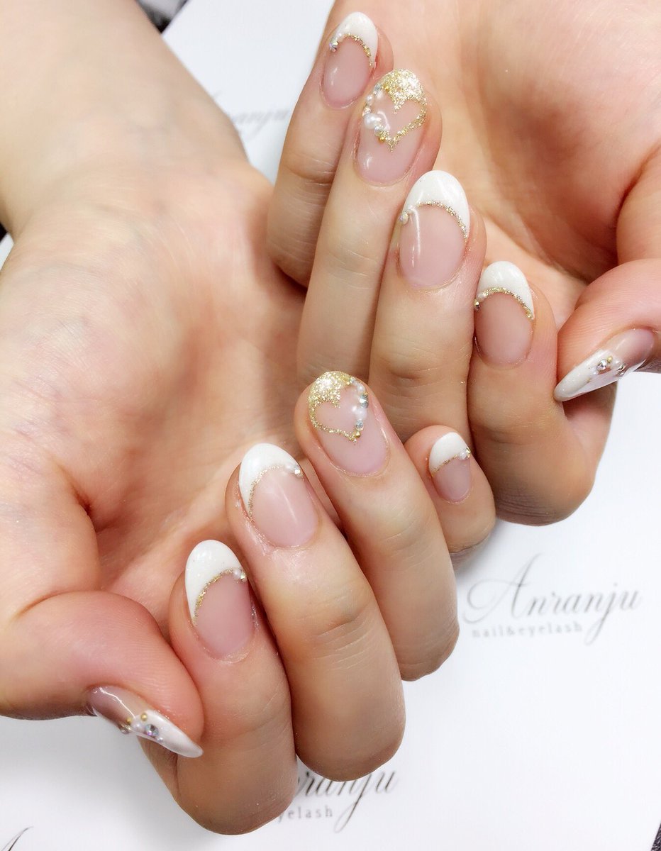 りぜりん ちっちゃなでんきは消さない ほんとうちの会社のネイル ルールが分からん ベージュベースに親指根元にストーン5つ 中指はゴールドラメ一色 薬指にはネックレスアートでストーン3つのアートネイル が許されるなら私のこれなんて全然okじゃ りぜりん ちっちゃなでんきは消さない ほんとうちの会社のネイル ルールが分からん ベージュベースに親指根元にストーン5つ 中指はゴールドラメ一色 薬指にはネックレスアートでストーン3つのアートネイル が許されるなら私のこれなんて全然okじゃ