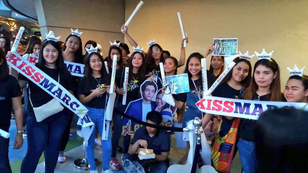 KissMarc_OFC's tweet photo. Iilaw sila mamaya. :) 

@delavinkisses 

#NationalKissesDay https://t.co/pLbYD0bUCE