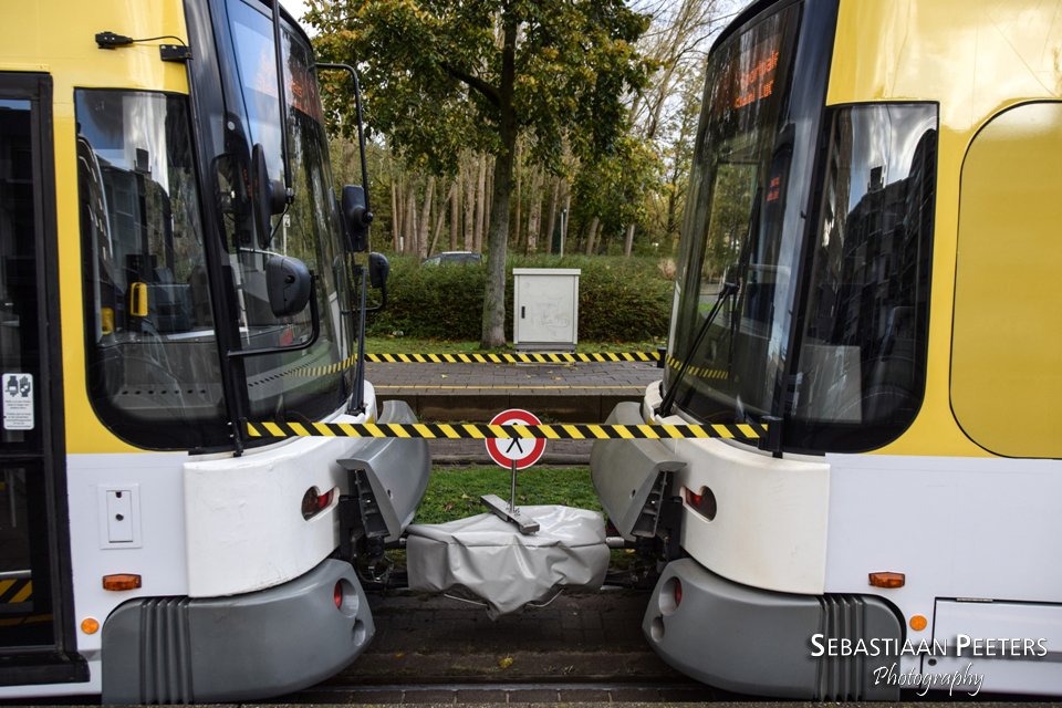 SebaPeeters's tweet photo. Vanaf vandaag rijdt er een stel gekoppelde Hermelijntrams in Antwerpse ochtendspits op Lijn 3 - #Supertram #XXXLtram @delijn @Stad_Antwerpen https://t.co/SJzveLtvhr