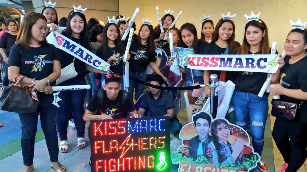 KissMarc_OFC's tweet photo. Iilaw sila mamaya. :) 

@delavinkisses 

#NationalKissesDay https://t.co/pLbYD0bUCE