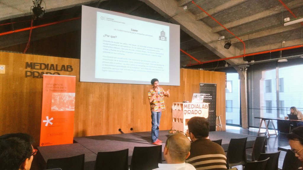 virtuagora's tweet photo. Ahora Pedro presentando el proyecto #BotActivista en el #ICDemocracia17 @medialabprado @participa_LAB https://t.co/eIZZ2yS56D