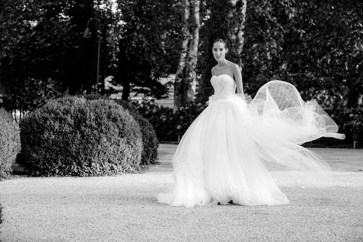 EigirdasScin's tweet photo. HER' bridal stories by 
https://t.co/SA6urMg9m6
• Villa Erba, lake Como 🇮🇹•
The Bride in speechless @VeraWangGang https://t.co/yPU4moqr4y