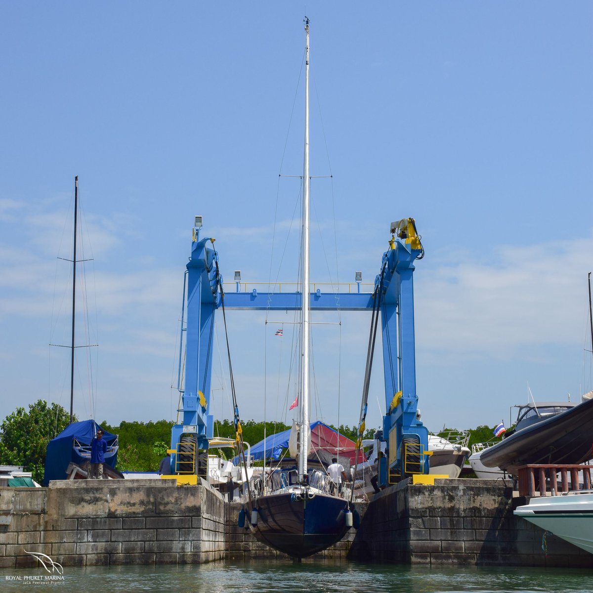 RPM_Phuket's tweet photo. Bring it up or put it down. Whatever you want. We'll do it with pleasure. #hardstand  #drystack #royalphuketmarina #service #yacht #Marina https://t.co/Q5XFAovMIJ