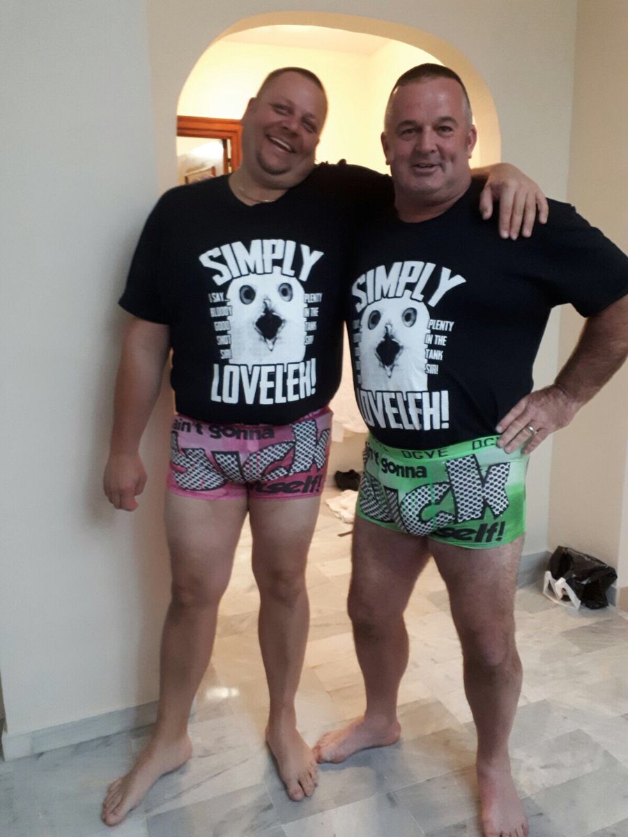 MelvynEhudson's tweet photo. @SimplyLoveLeh holiday pants! #itaintgonnasuckitself #plentyinthetank https://t.co/ExnxIj377M