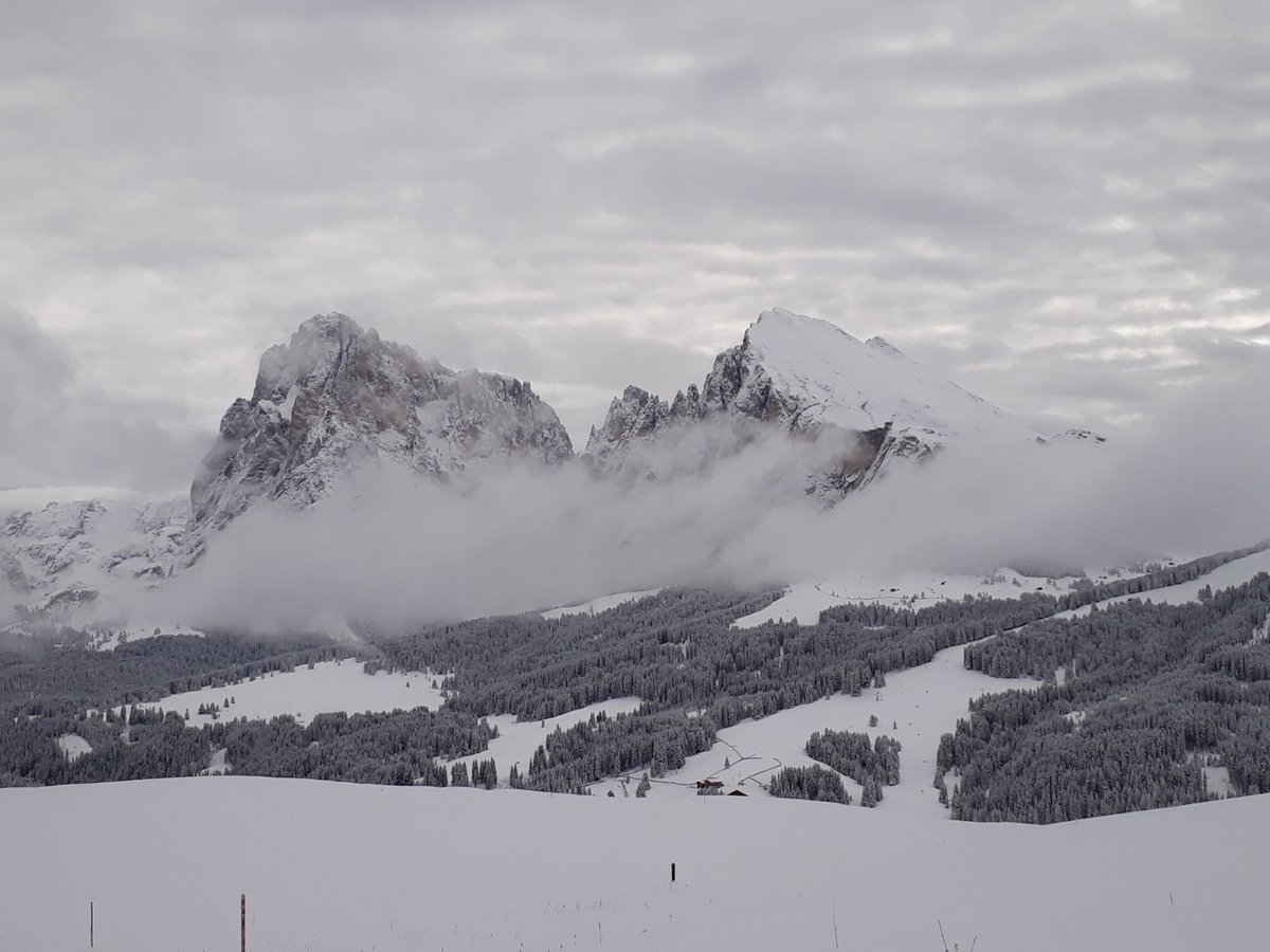 alpedisiusi's tweet photo. L'inverno è in arrivo! ❄😍 https://t.co/YCHKvtJ4oP