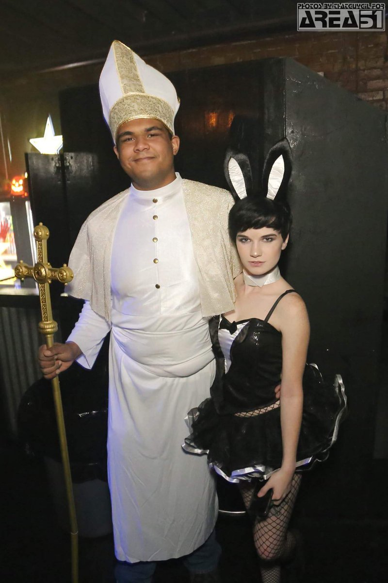 SamLongModel's tweet image. Can't sleep, so have some pictures from Halloween at Area 51 ❤💯