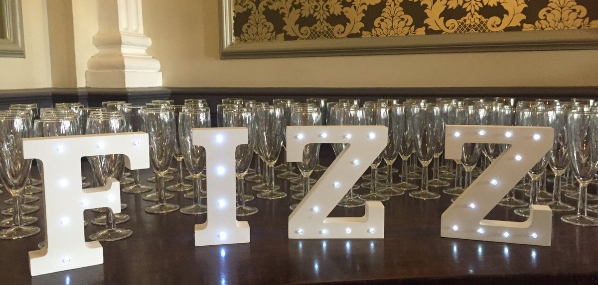 EccentricEng's tweet photo. Had a great time at the Yorkshire Fizz festival - so many sparkling varieties! https://t.co/Wv8k8k4jxy #fizz #winetasting #champagne #Cava https://t.co/cyMkV5Mfdu