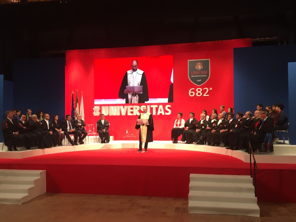 UniCamerino's tweet photo. La relazione del Magnifico Rettore Claudio Pettinari #inaugurazione 682 #annoaccademico #universitas #camerino https://t.co/ltQf0jeCJR