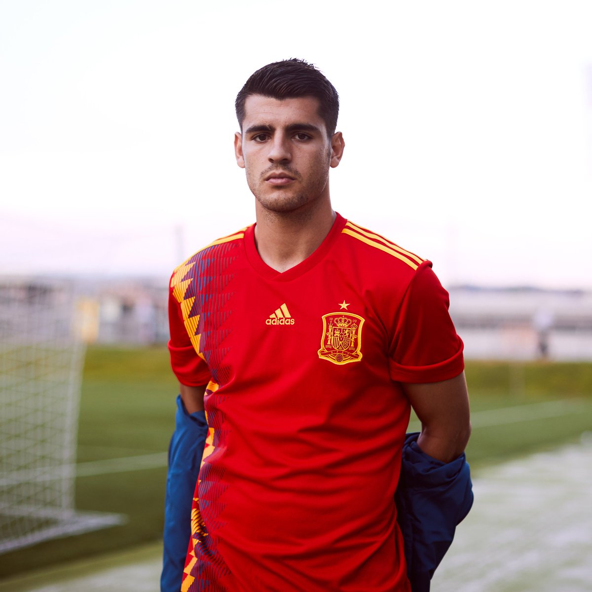 FonsiLoaiza's tweet photo. Si España gana el Mundial con franja morada y gol de @3gerardpique vuelve Puigdemont y serán los fachas los que tengan que exiliarse. https://t.co/8PdWzbdWdl