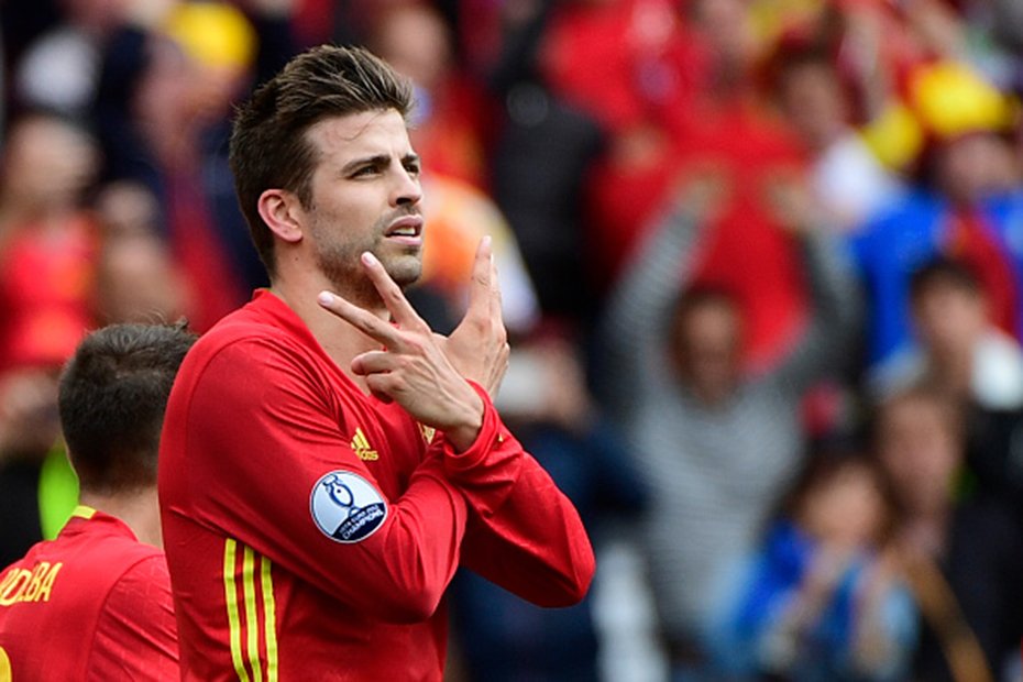 FonsiLoaiza's tweet photo. Si España gana el Mundial con franja morada y gol de @3gerardpique vuelve Puigdemont y serán los fachas los que tengan que exiliarse. https://t.co/8PdWzbdWdl