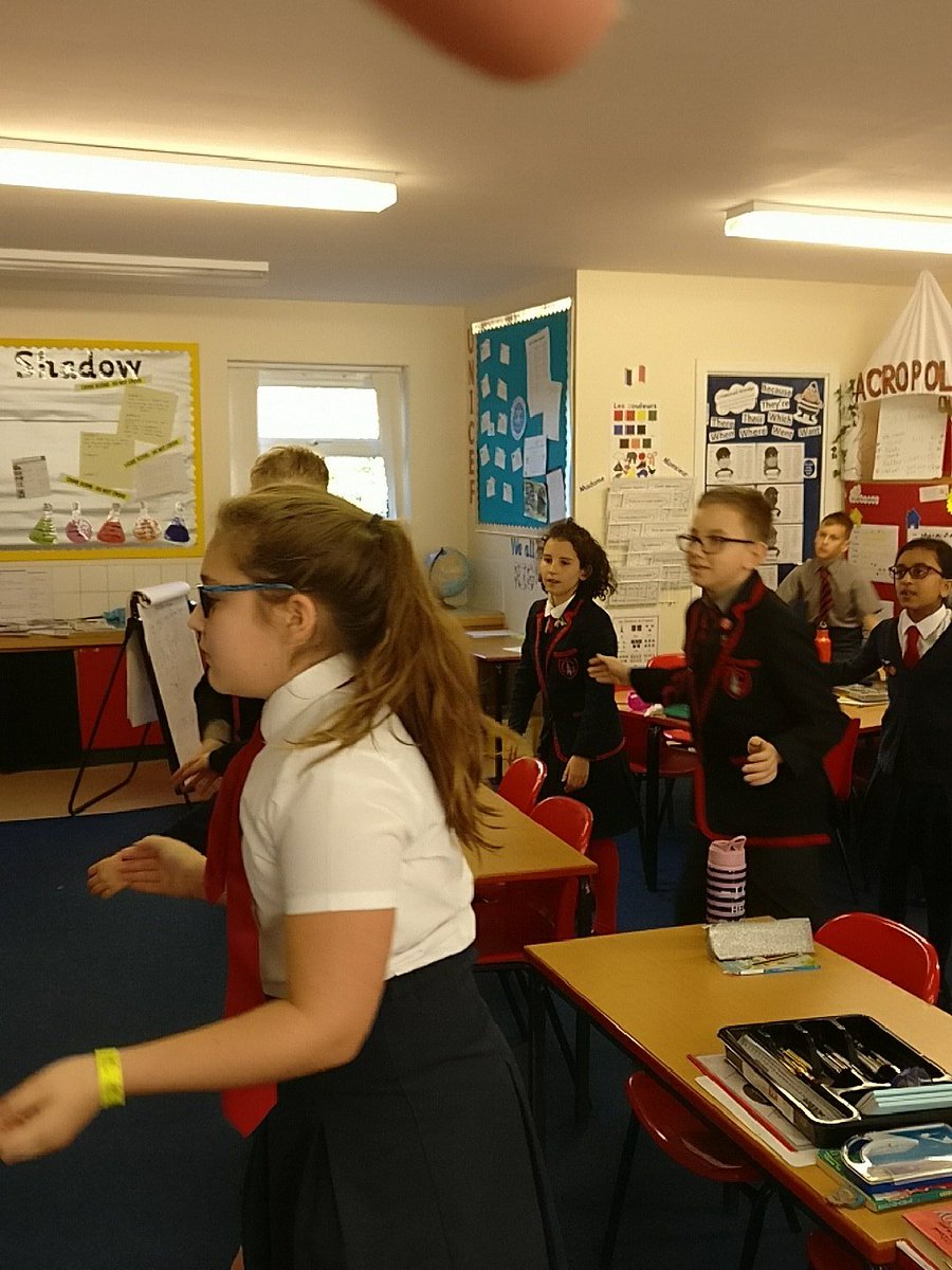 MissOsborne_NJS's tweet photo. @National_Junior @National_Y6 6CO enjoying some @GoNoodle to celebrate mastering Long Division! #mastersofmaths https://t.co/dTYTa6VzfL