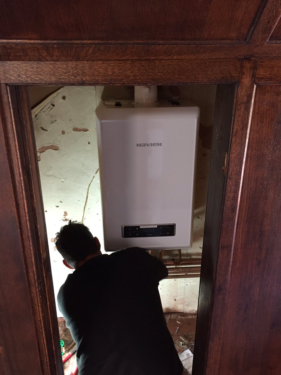 IgnitionGasLtd's tweet photo. Millhouses today swapping an old non condensing Baxi 105 for a @KDNavienuk 🔥 https://t.co/WnVwmIBpzN