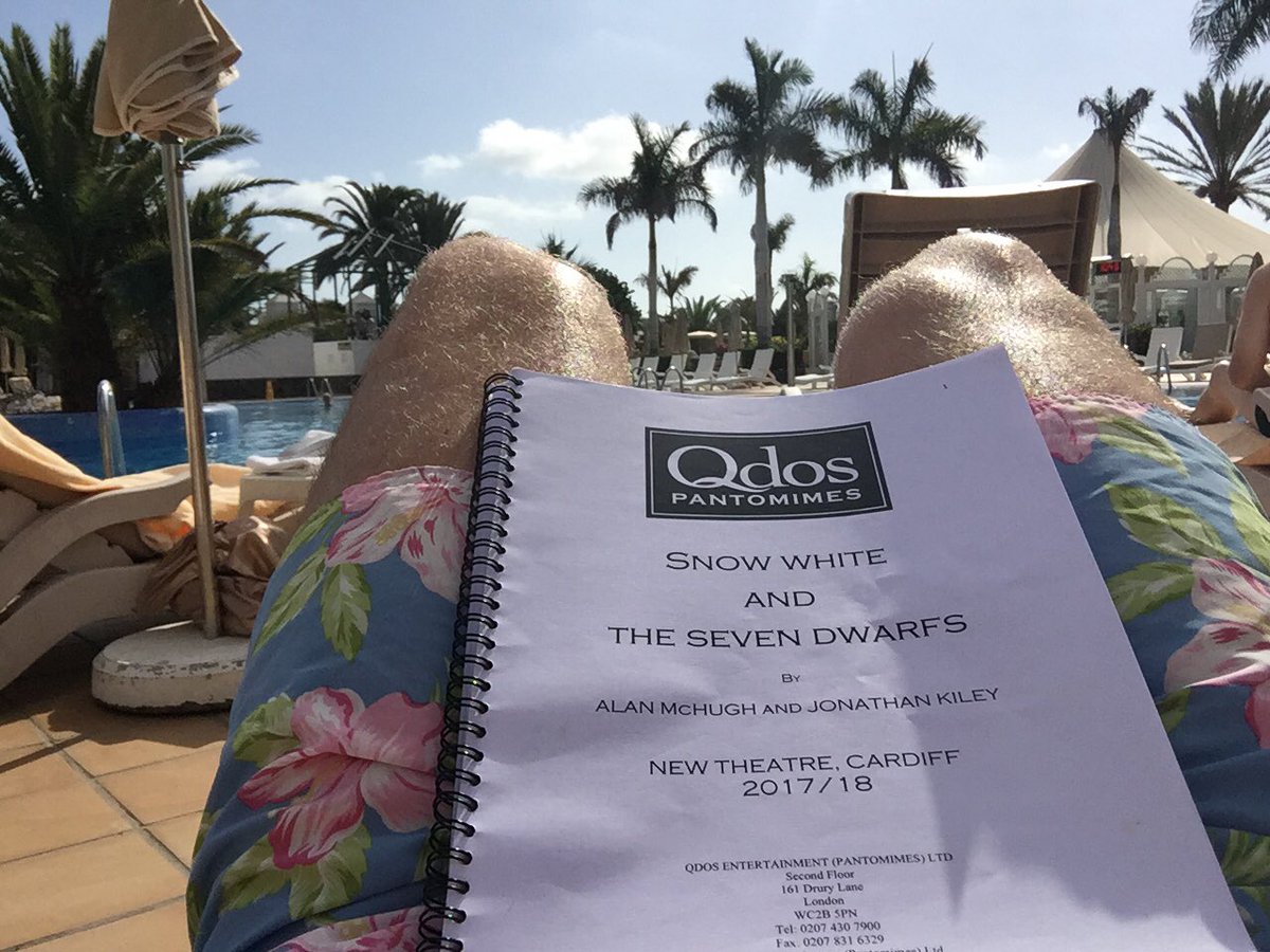 gareththomas14's tweet photo. This feels weird , but not complaining!! #ohnoimnot https://t.co/C5lfxY2Cu1