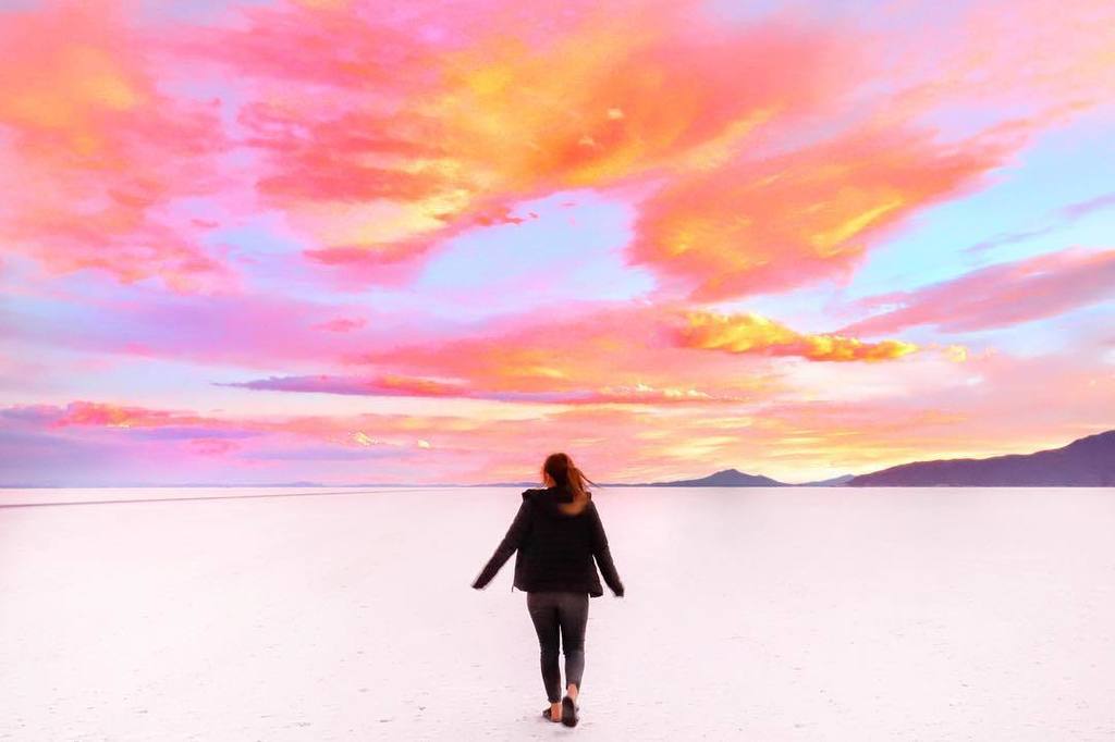 thewanderlustbg's tweet photo. Salt flat sunsets🔥 TODAY is the day I’m hopping on a boat to the ‘white continent’ (in case you didn’t get that, t… https://t.co/zj5g9oqDaJ https://t.co/Sp6dzkXsIp