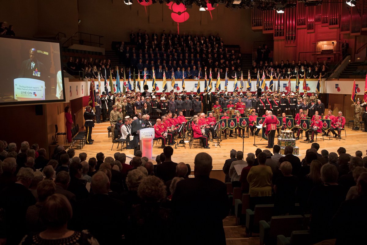 Thanks to excellent @FranDonovanTV for presenting &amp; linking together #Wales #FestivalRemembrance 2017 <a href="/stdavidshall/">St David's Hall</a>  #RethinkRemembrance