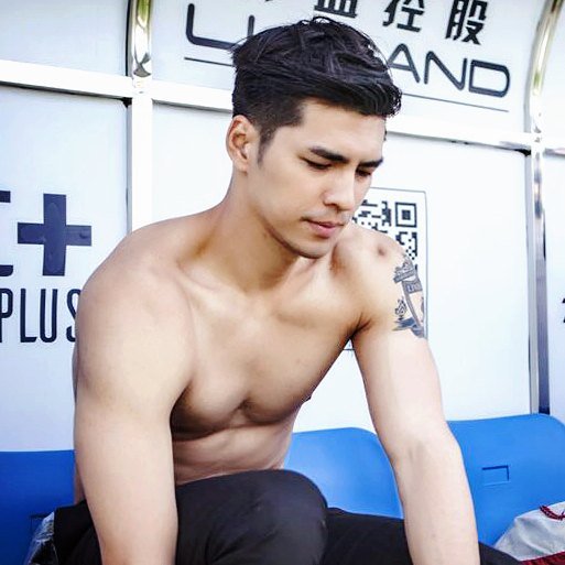 OnlyXuFeng's tweet photo. #徐峰jason, #XuFeng 🇨🇳, 我只在乎你, juste Sublime 💖, Number one 💋 https://t.co/hNbGK68IgE