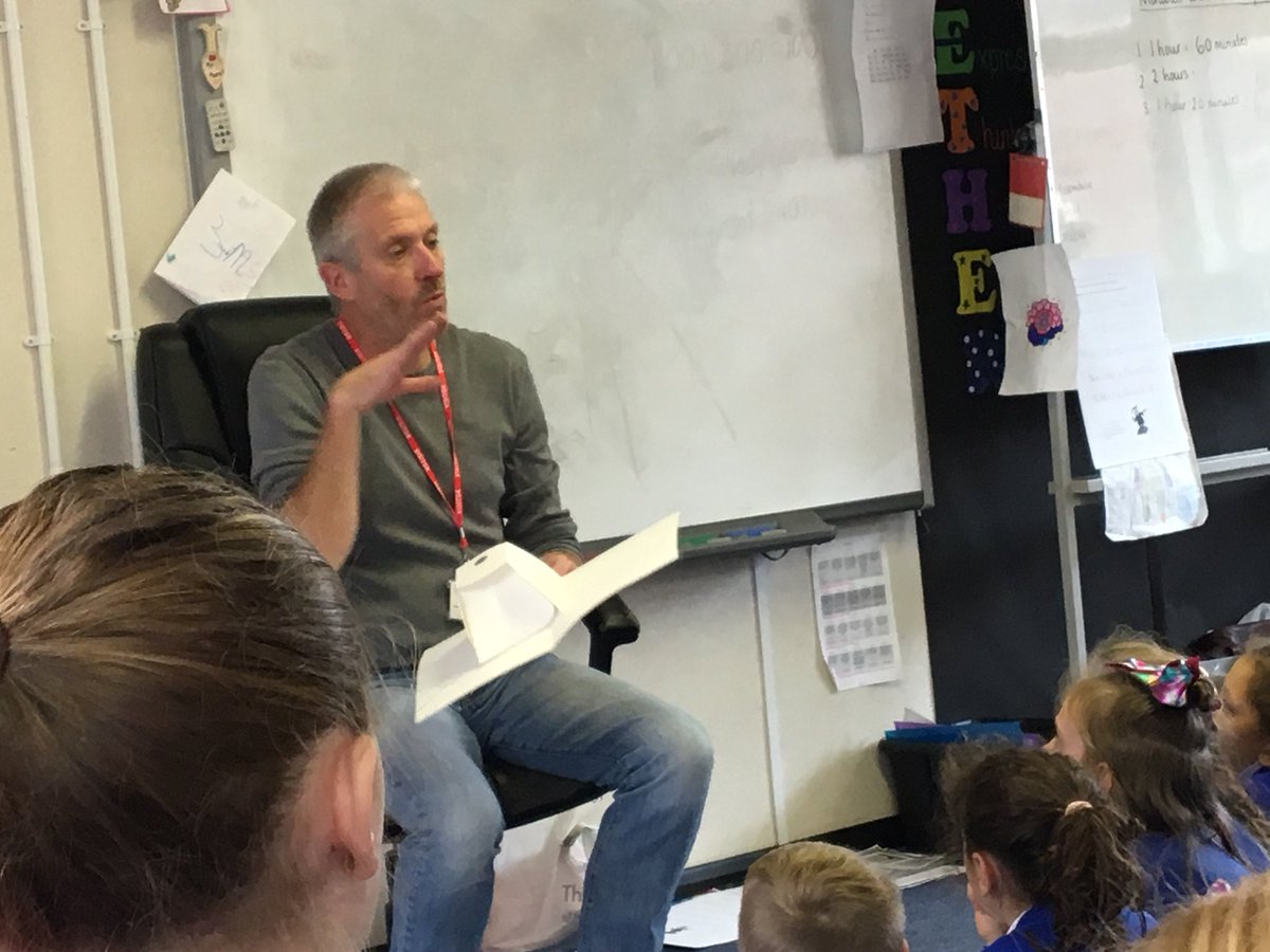 rhwsprimary's tweet image. Y3 learning all about pop up mechanisms and books with Jay Young #experientiallearning #makingprototypes #visitorstoschool