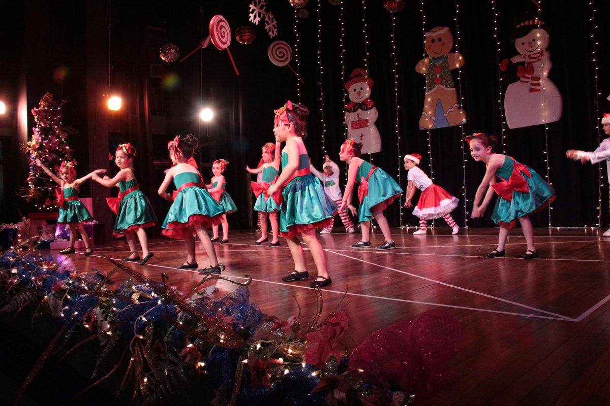 ccpaschool's tweet photo. Nuestros alumnos del Kinder 3B, Kinder 4B y Kinder 5B presentaron la obra de fin de año: "A Dream of Christmas" #ccpaschool https://t.co/Uj5YoneGqk