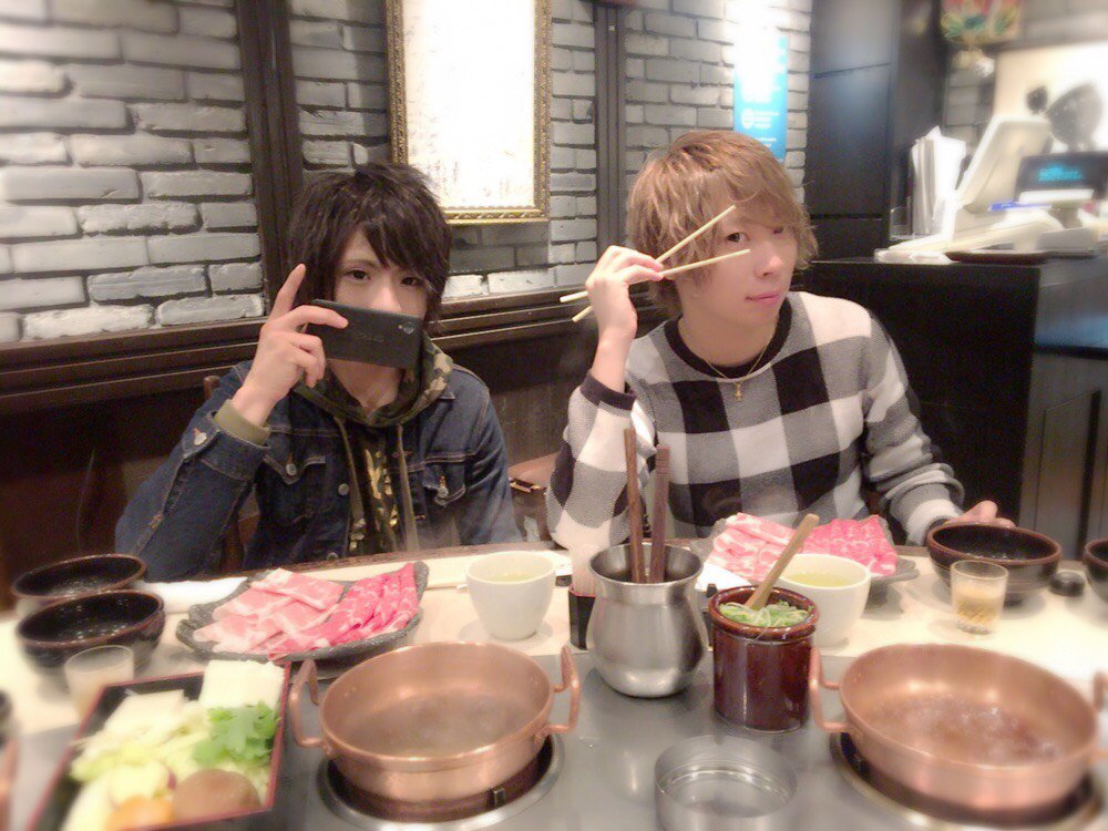 IBigbang0906's tweet photo. しゃぶしゃぶ旨かった❤

ごちですん😀✋

あ、サイト更新されましたっ😎 https://t.co/KzTyjK4qsl