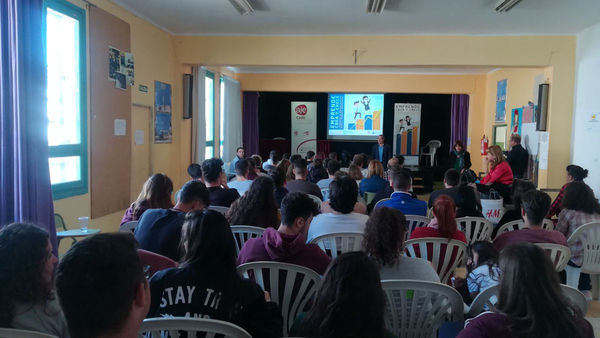 ajecadiz's tweet photo. ¿Por qué merece la pena emprender y luchar por tus sueños? #Emprendecreaycrece #befreelance Hoy estamos en el IES San Severiano de #Cádiz https://t.co/guXOF4gYeq