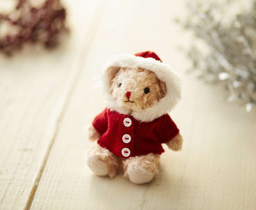 今年のホリデーのベアフルは、やさしいロイヤルミルクティー色。赤い