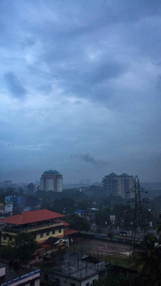 Nikhil8Krishnan's tweet photo. The rainy Sunday#kakkanad #iphone6 #iphonegraphy #monsoon2017 #kochi #kerala #urban #city #infopark #fortorion https://t.co/lRj6IFuGdi