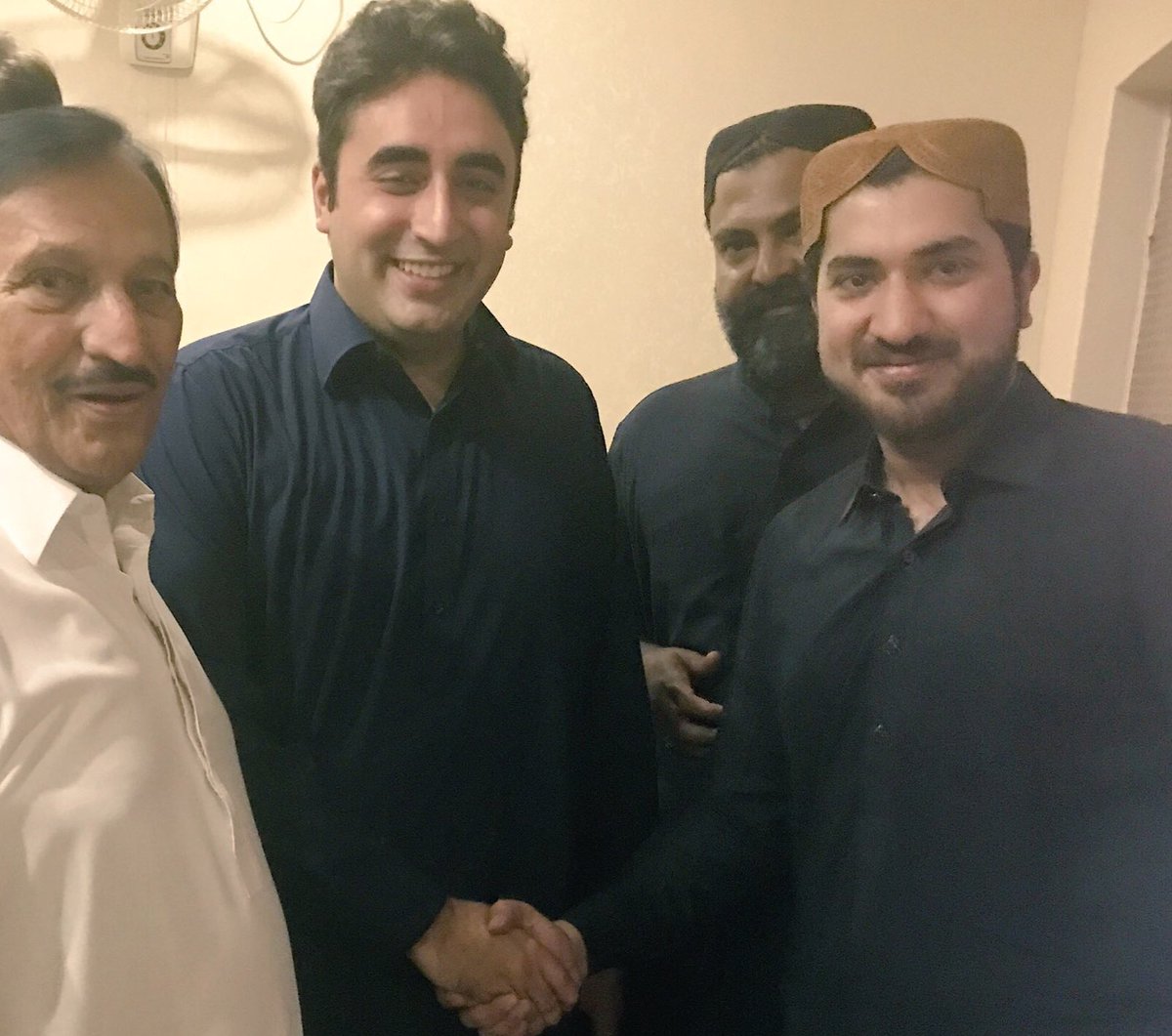 MakhdoomFZaman's tweet photo. Welcomed @BBhuttoZardari at #bhitshah https://t.co/DUmRGEt6gF