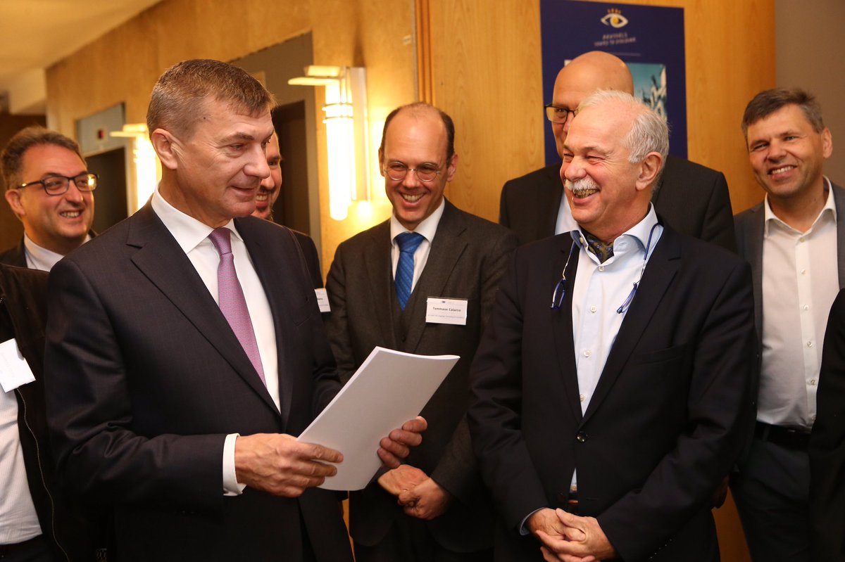 Ansip_EU's tweet photo. Many thanks Prof. Mlynek & whole expert group for laying the foundations of new FET Flagship on #quantum with this blueprint #FETFlagshipsEU https://t.co/bEERkTElxB