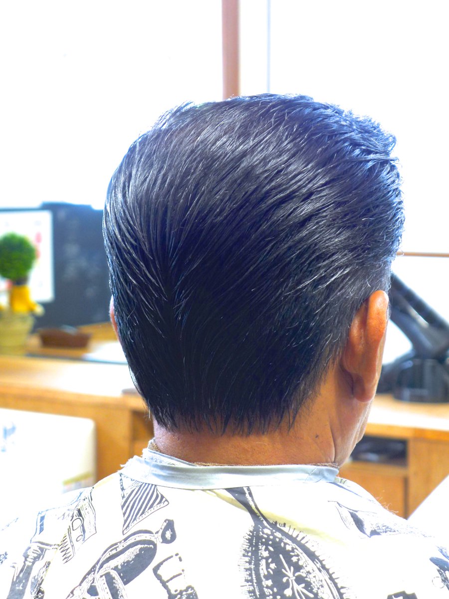 ট ইট র ヘアーサロン オオヌキ 本日もありがとうございました 只今営業終了です 水性ポマード で あまりタイトに抑えすぎないソフトな7 3のリーゼント バックも綺麗にまとまって気持いい この瞬間がたまりません バーバースタイル メンズヘア ট ইট র ヘアーサロン オオヌキ 本日もありがとうございました 只今営業終了です 水性ポマード で あまりタイトに抑えすぎないソフトな7 3のリーゼント バックも綺麗にまとまって気持いい この瞬間がたまりません バーバースタイル メンズヘア
