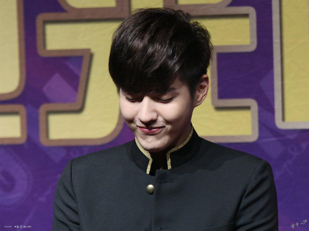 n0pethx_0028's tweet photo. "เช็ดผมให้แห้งสิลูก"
"แม่อ่าาา ผมโตแล้วนะ"
"นี่แม่ เช็ดให้พ่อมั่งสินะๆ :3"
" ถ้าแม่เช็ดให้นะพ่อจะพาแม่ขึ้นไอเฟลเอง"
"บ้า///"
#laykris https://t.co/xeYYjk3HN9