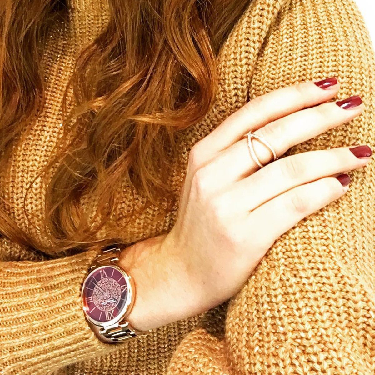 THOMASSABO_ES's tweet photo. Atardeceres tempranos, té caliente, cabello sin peinar y suéteres grandes 💛☕ ☀ 💛☕ ¿Te gusta el otoño? 😍 https://t.co/MgIwRwSdtR https://t.co/ShC6QrjAzl