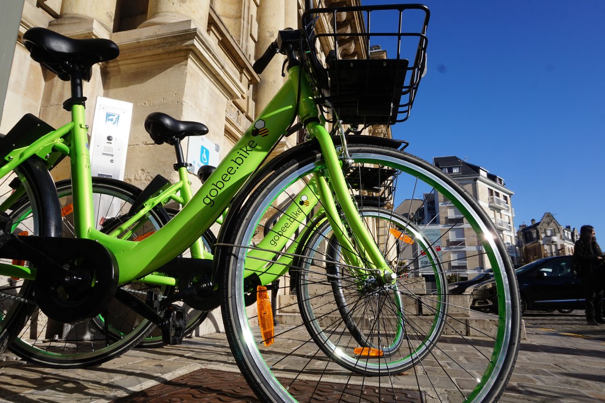 VilledeReims's tweet photo. Lancement à #Reims du nouveau dispositif de #vélos en libre-service et sans bornes #GobeeBike, à la disposition des Rémois ! https://t.co/V49Et02orN