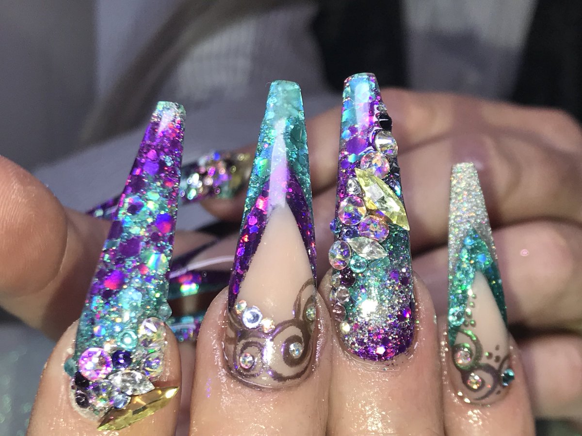 lotties_nails's tweet photo. #glitter !! @pro_beauty @Nailitmag @NailproMagazine @Beautyguild @NSIUK @NSINails @ScratchMagazine https://t.co/0Buc29HSMk