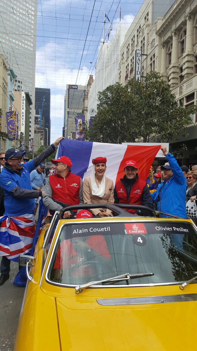 Jour_de_Galop's tweet photo. 🇦🇺 MELBOURNE CUP : J-1
L'entourage de TIBERIAN défile en héros dans les rues de la ville ! Une tradition dont la France devrait s'inspirer ! https://t.co/QmmR7VRm01