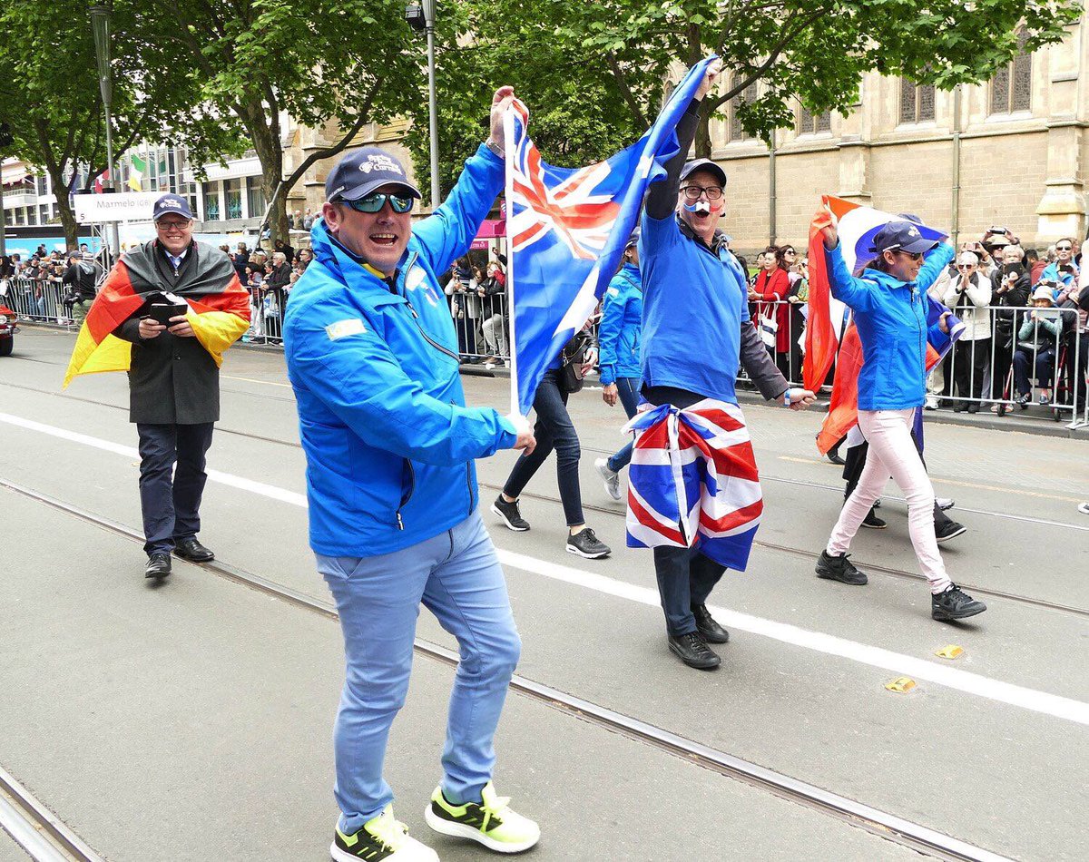 🇦🇺 MELBOURNE CUP : J-1
L'entourage de TIBERIAN défile en héros dans les rues de la ville ! Une tradition dont la France devrait s'inspirer !