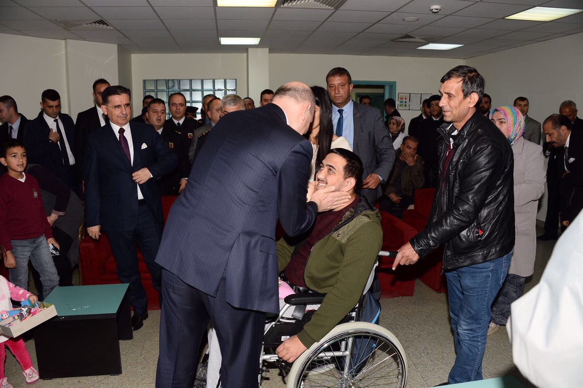 suleymansoylu's tweet photo. Gazilerimiz
Millet olarak onlara minnet borçluyuz

Trafikte saldırıya uğrayan Gazilerimiz İbrahim Kızılkaş ve Muzaffer Oktay'ı ziyaret ettik https://t.co/Ia4SQLPXSa