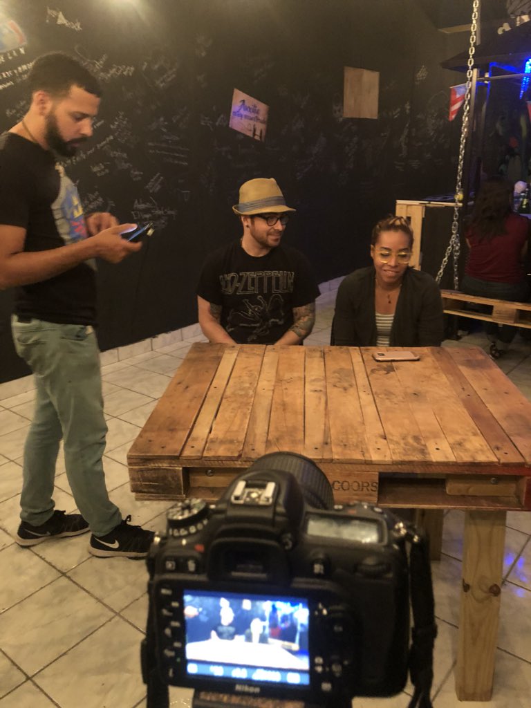 GirlsVoiceMedia's tweet photo. Nuestro crew estuvo ayer trabajando la entrevista para Sirena. Un negocio con un concepto diferente y entretenido. #emprendiendopostmaría https://t.co/KXixXXwRkg