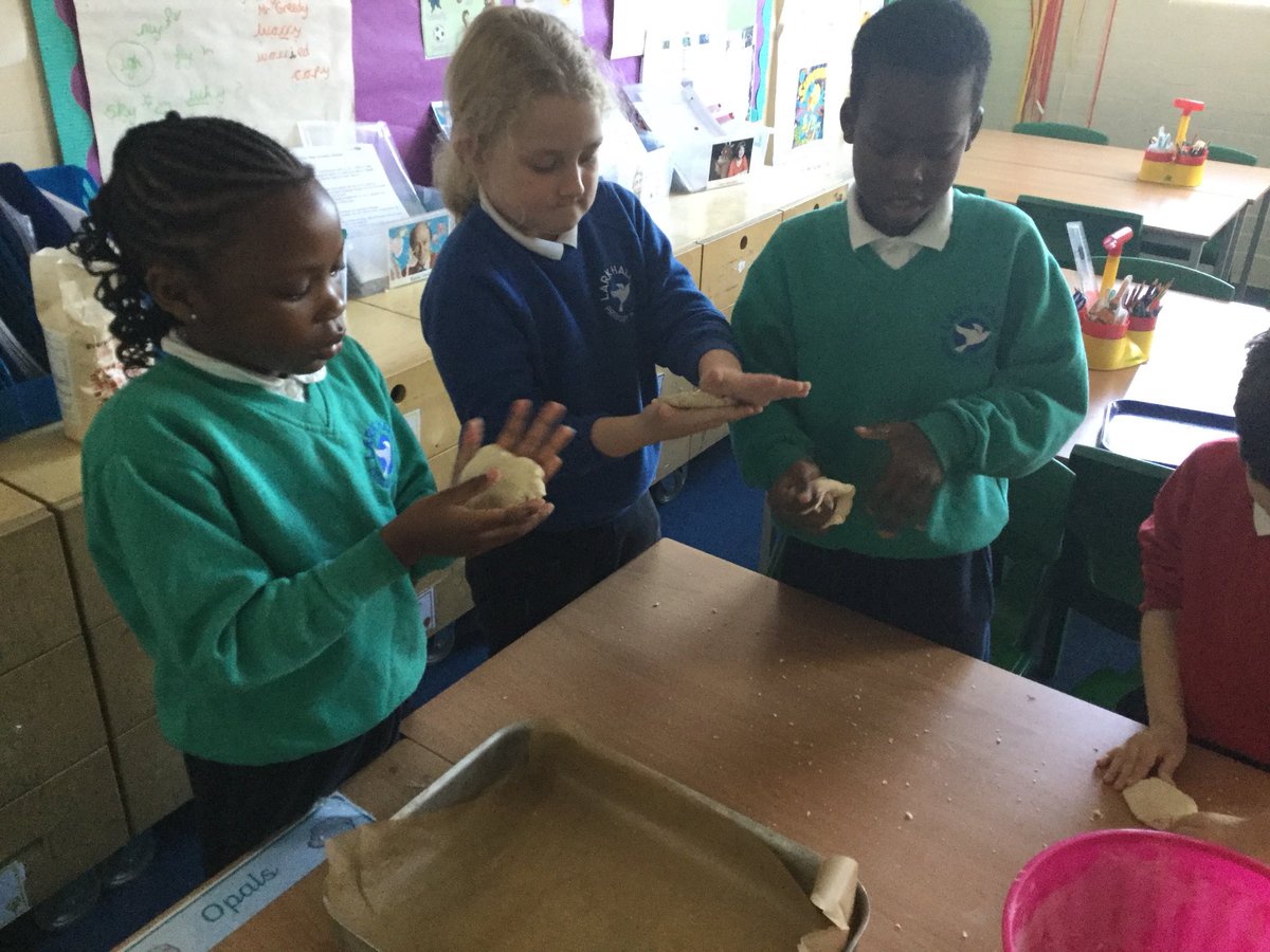 LarkHallPrimary's tweet photo. #lhsouthwark have been making sea biscuits during discovery! #lhua #lhmaths ⛵️🍪 https://t.co/XvYFxVc9Mg