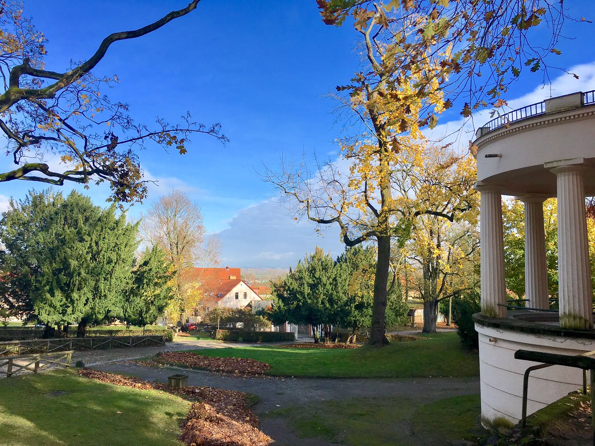 StephenRuebsam's tweet photo. Herbst am Schloss Bad Freienwalde https://t.co/mIng5eUAZg