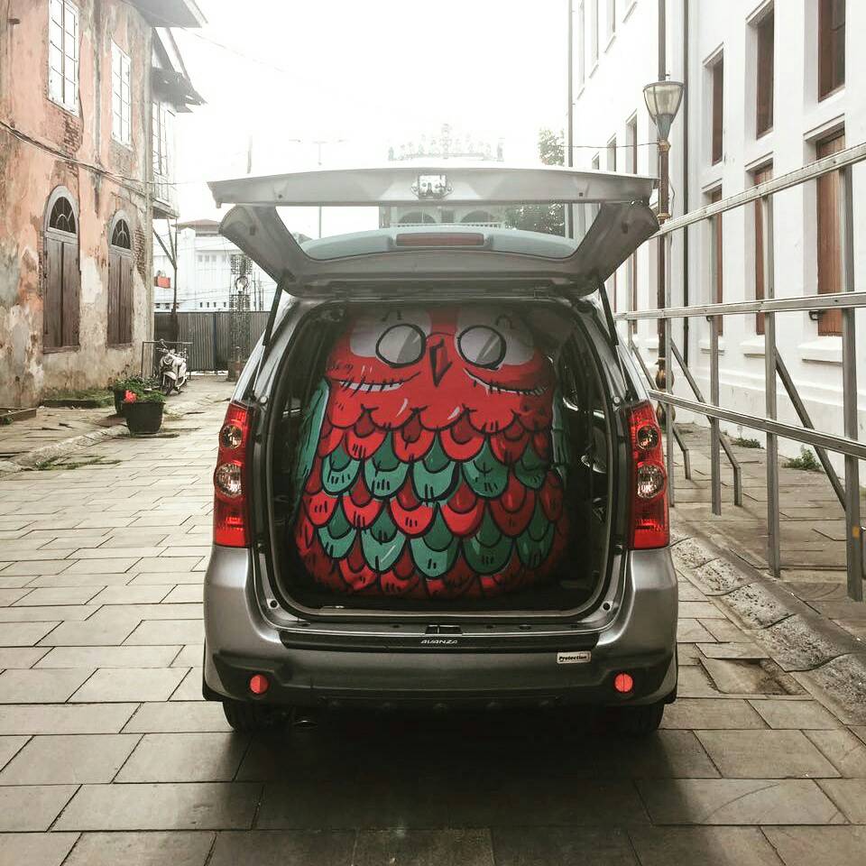 studiomili's tweet photo. Owliver is entering the building. Loading for Arris Aprillo Artotel Week exhibition, 8 - 11 Nov. Gedung Cipta Niaga. Kota tua. Fatahillah ☺ https://t.co/KDQCntnmNe