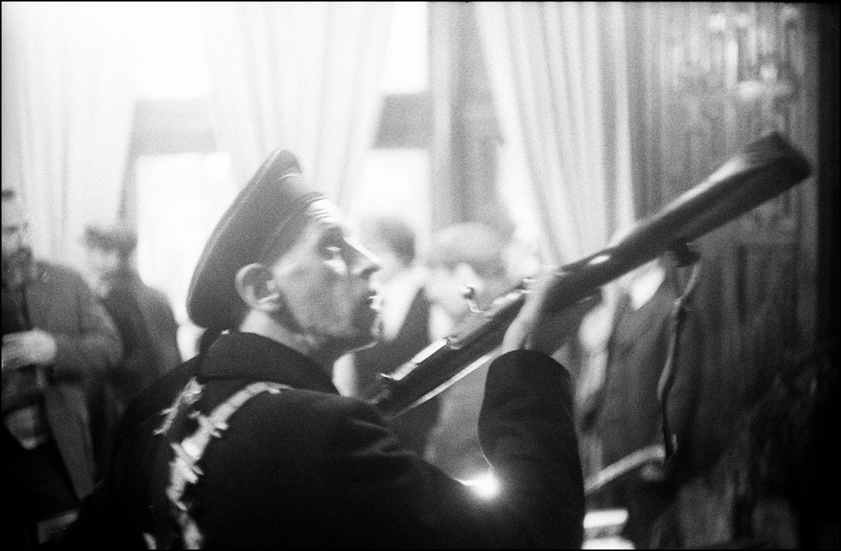 RT_1917's tweet photo. LATEST: Gunmen break into our office, order all work ceased! Say they serve @MRC_1917 #1917LIVE https://t.co/BJAg0dOg6H