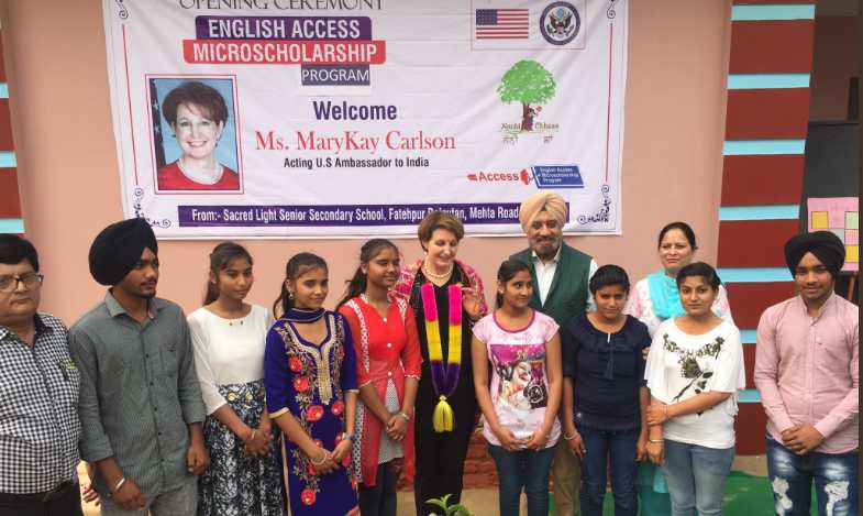 Nanhi_Chhaan's tweet image. Proud to announce Inauguration of 2nd #EnglishAccessProgram along wth #USEmbassy by Ms #MarykayCarlson Acting #USAmbassador to India