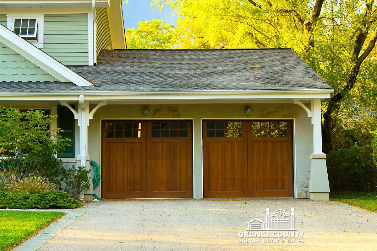 garage_county's tweet photo. The experts at #OrangeCountyGarageDoors can seamlessly install all manners of residential &amp; commercial #garagedoors https://t.co/ANPWRlnZIL https://t.co/pbkKYyzSn9
