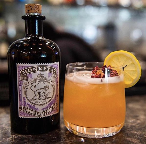 LuxeDrinks's tweet photo. Cocktail spesial dari Gin favorit kami: Rose Petal Gin Fizz... #cheers #monkey47 #gin #ginlovers#schwarzwald #monkeygin #ginfizz https://t.co/62bnyBC4LN